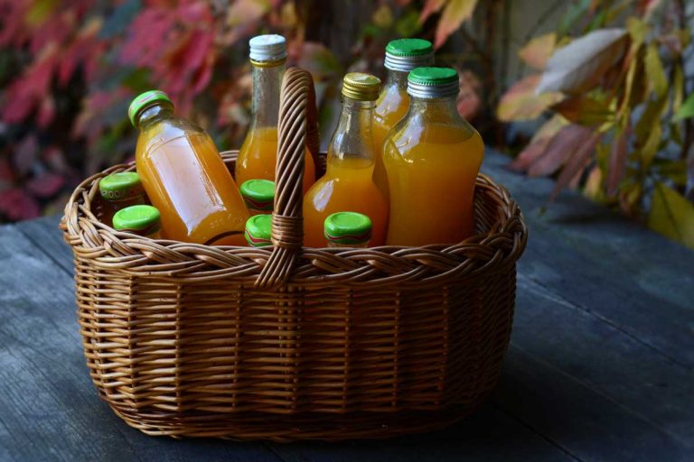 Premeňte zásoby jabĺk a mrkvy na poriadnu dávku vitamínov! Takto získate 6 litrov džúsu bez konzervantov